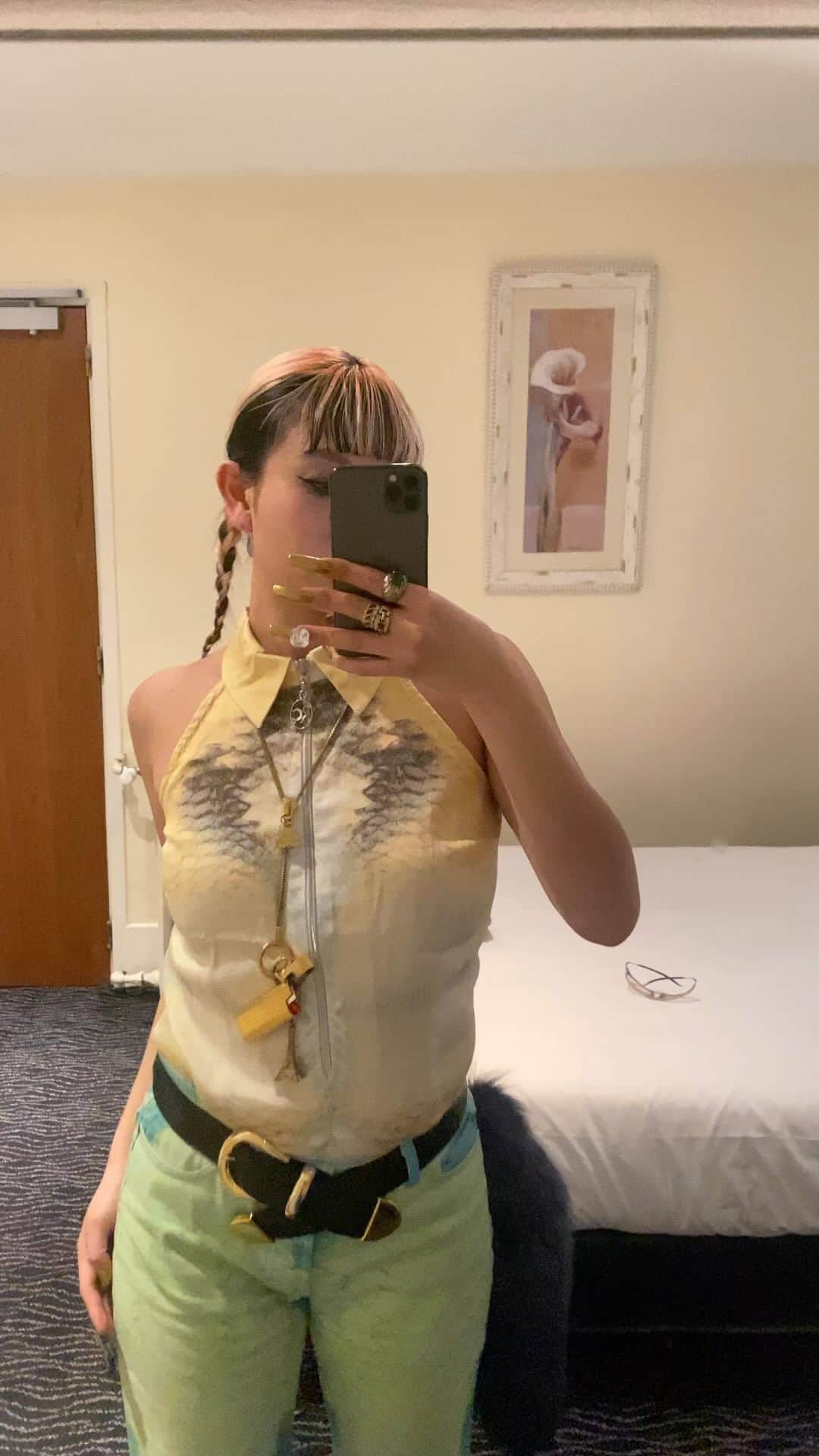 moanaのインスタグラム：「@casablancabrand #PFW after party🇫🇷  #outfit#vintage#style#ootd#fashion#parisfashionweek#new#newreels#reels#reel#reelsinstagram#paris」