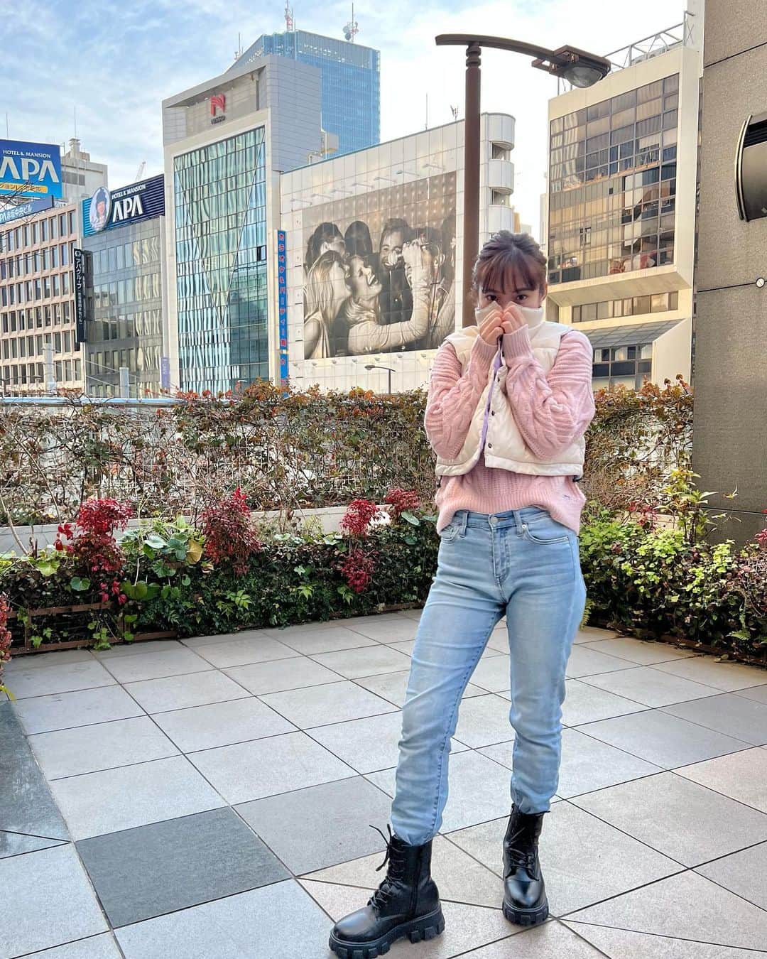 中山来未のインスタグラム：「2022ねんに絶対取る😳！てきめてた免許やっと取りましたー😽 みんなスルスルと取っているけどこんなに大変だったんだって思わされたし交通ルールめっちゃ複雑で難しい🐶 これから安全運転目指してドライブ楽しみたい🚗📸💕」