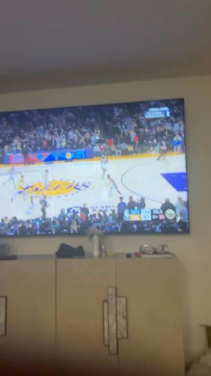 ニック・ヤングのインスタグラム：「Bron Bron scored a lot bucket .. the Most buckets Ever @kingjames congrats brother」