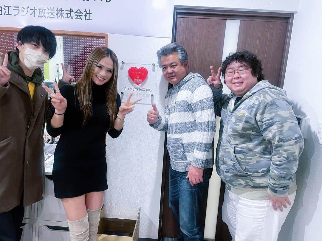 彩希エリナさんのインスタグラム写真 - (彩希エリナInstagram)「昨日のラジオ生放送聴いて下さった皆さんどうもありがとうございました🤗✨  ゲストの田中優樹さんにも久しぶりに会えて、星達也さんも松下軽美さんも話しやすくて楽しい1時間でした🎵  当日の朝連絡したのにも関わらずスケジュール調整して駆けつけてくれて本当優しいなぁ🥹✨  ゲストに逆質問リストを用意されていたのは初めてだったかも🤭ww  遂に曲ゼロ、メッセージゼロ放送になってしまいましたが、次回はしっかり読むので皆さん懲りずにメッセージ届けてね🤍💌  次回の放送は3月7日21:00〜🎙 是非聴いてねー✨  #コマラジ #狛江fm #komae #komaefm #狛江 #ひめラジ #彩希エリナのひめラジ #彩希エリナのひめラジ自由奔放でなにが悪い #田中優樹 #星達也 #松下軽美」2月8日 14時26分 - erina_saiki