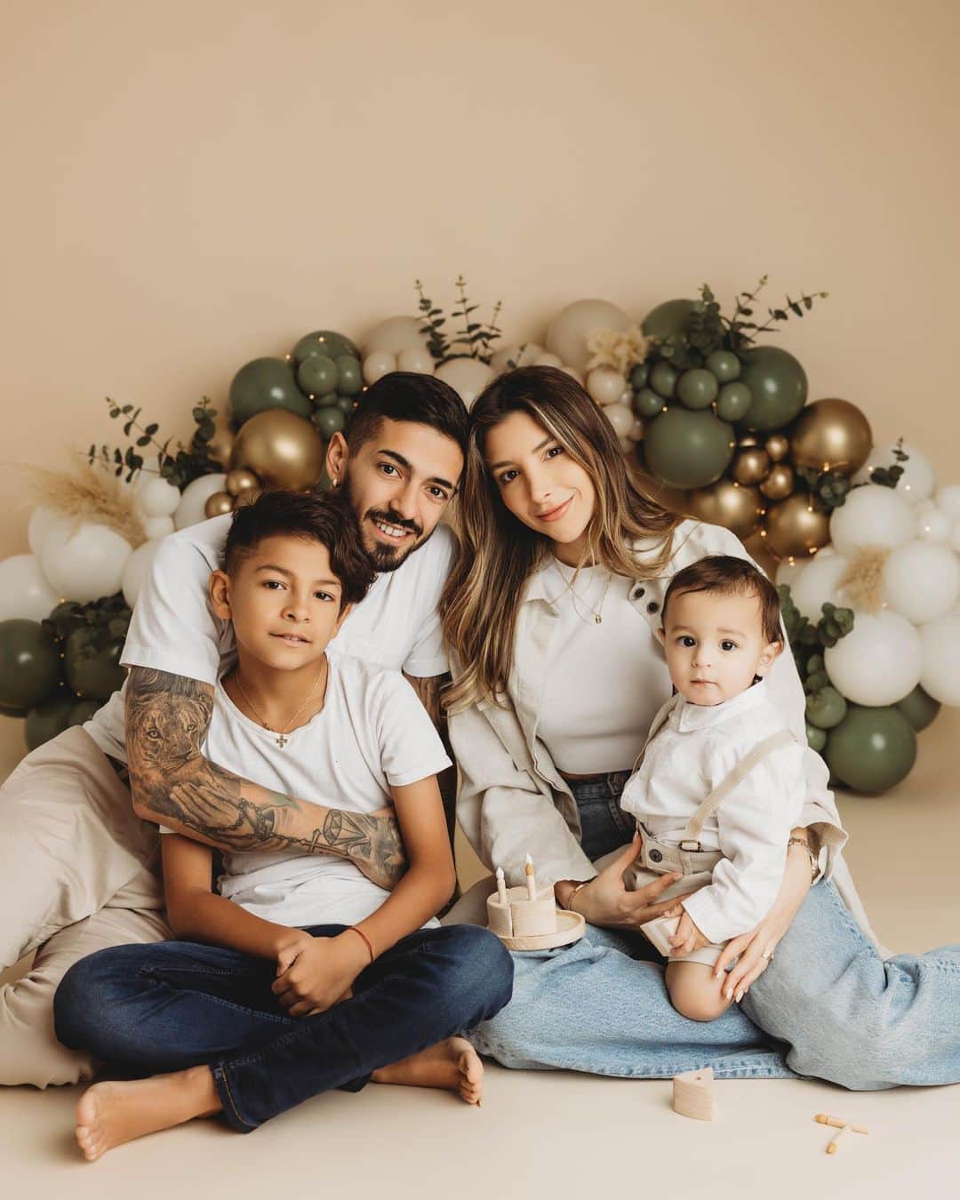 のインスタグラム：「Mi hogar ❤️🥰 los amo 🫶🏽」