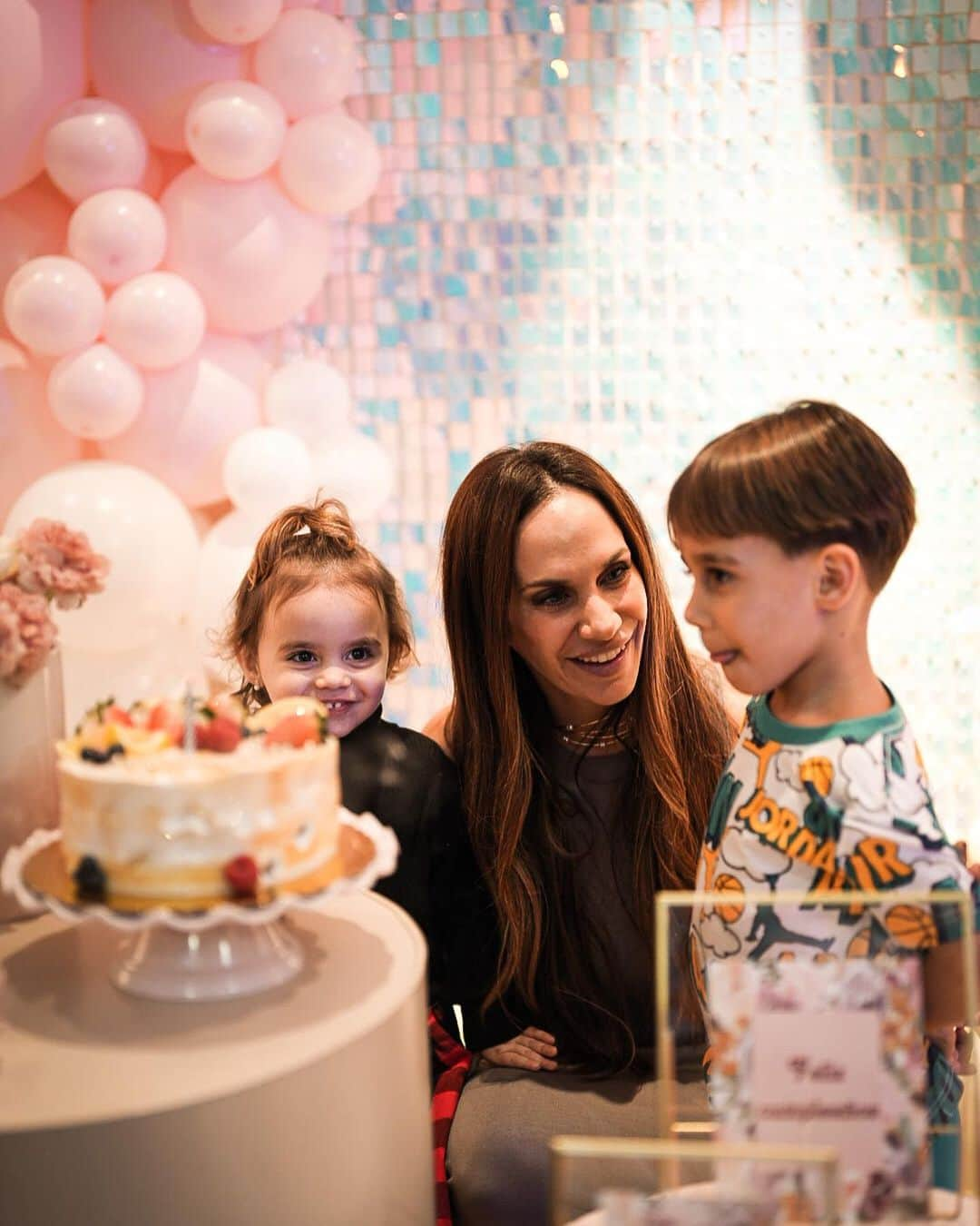 ヘスス・フェルナンデス・サエスのインスタグラム：「Felicidades mami. Espero que lo hayas pasado bien, porque te mereces todo nuestro amor. Te quiero ♥️」