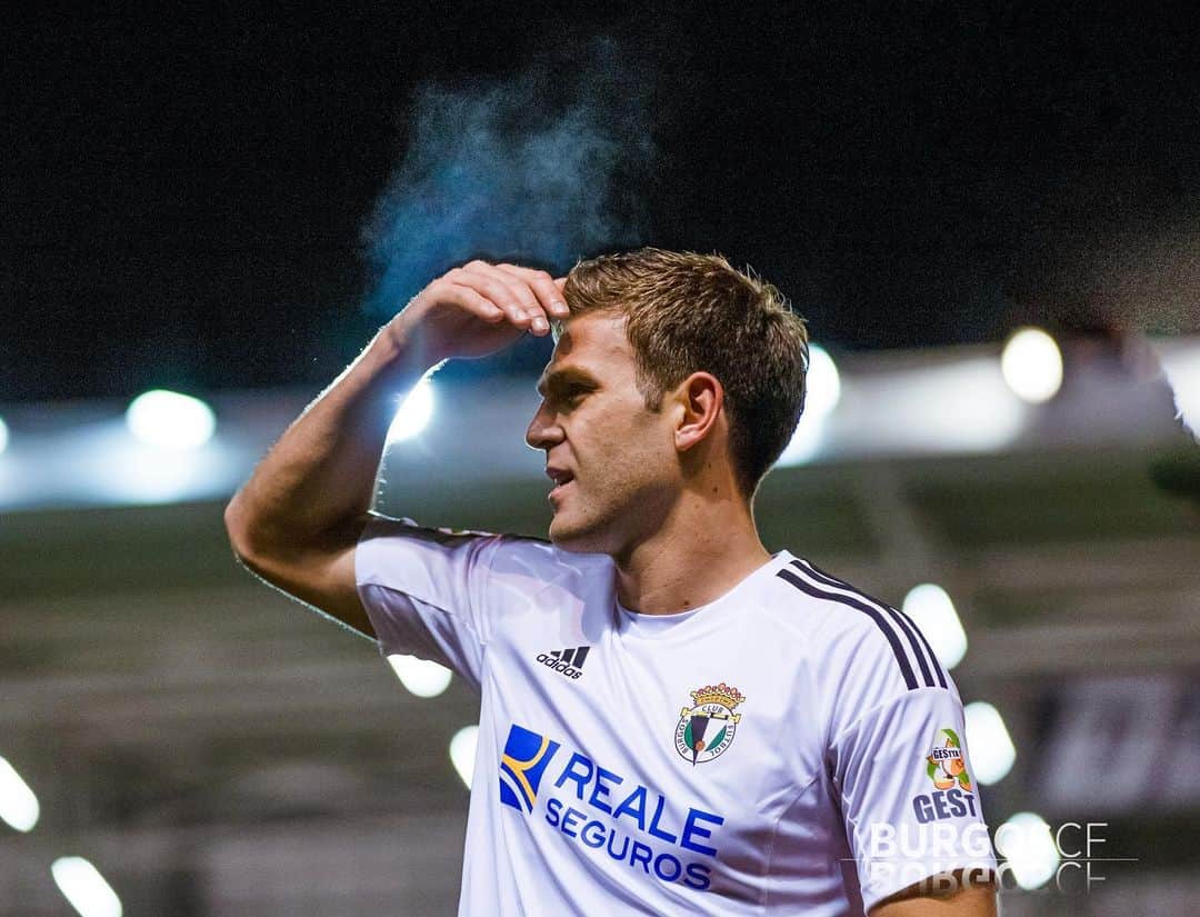 デイビット・ゴールダーのインスタグラム：「Feliz por el debut en el Plantío. Con ganas de ir a por más. ⚪️⚫️」