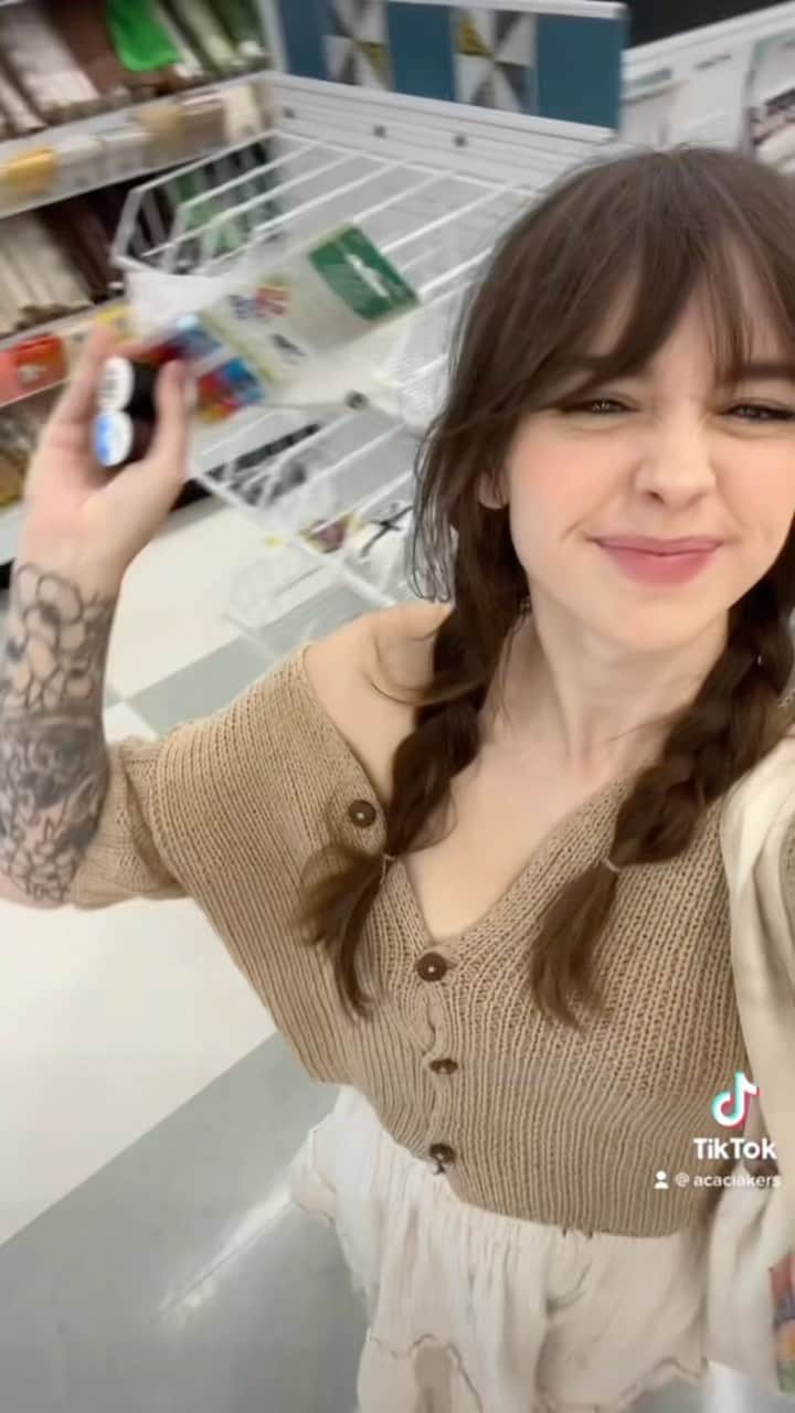 Acacia Brinleyのインスタグラム：「Favorite part of having a sewing machine is all the lil fixes I make to my thrift finds! (Extended version on TikTok💕)」