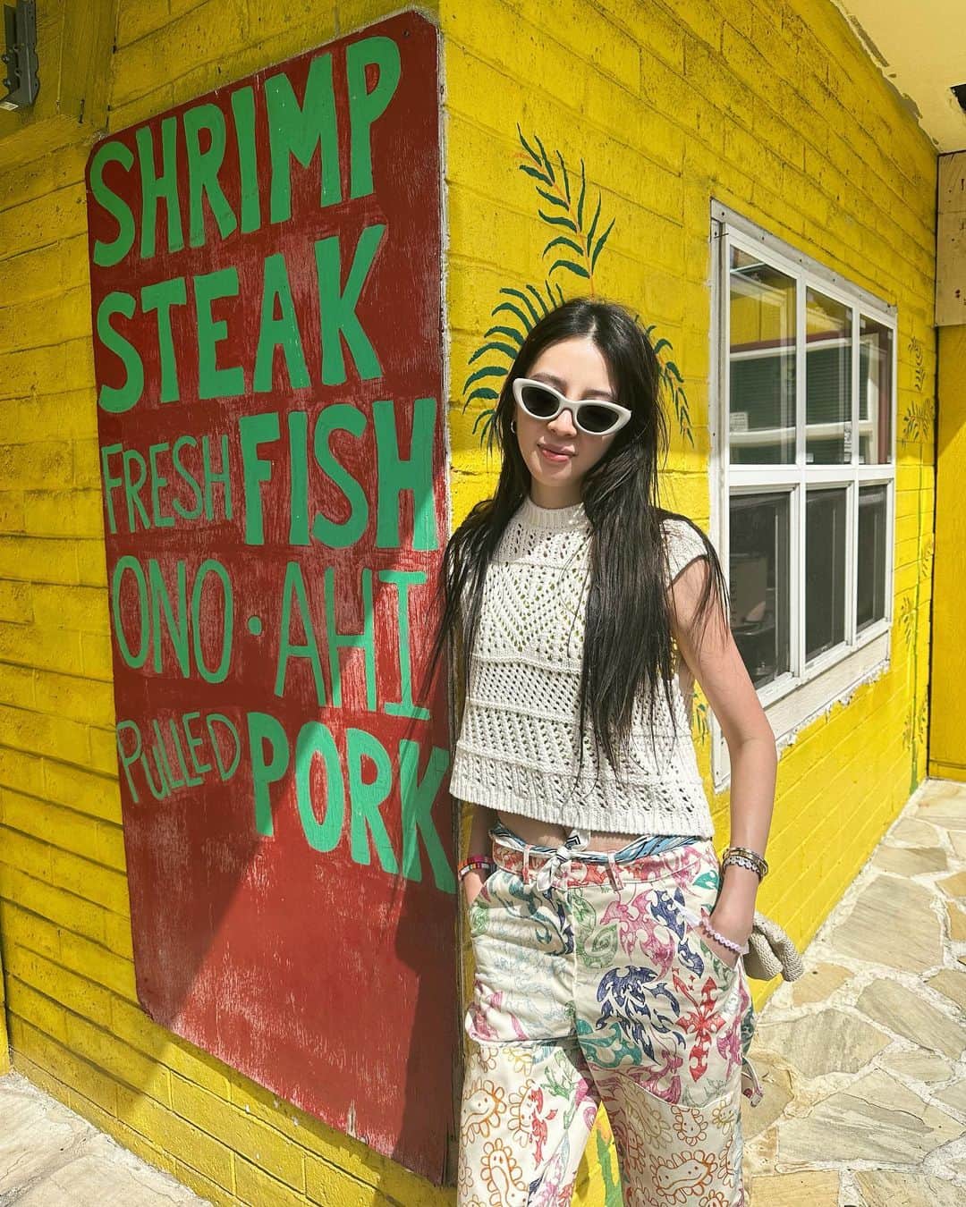 アイリーン・キムのインスタグラム：「Living the mahalo life☮️🫶🏻🌈🌺」