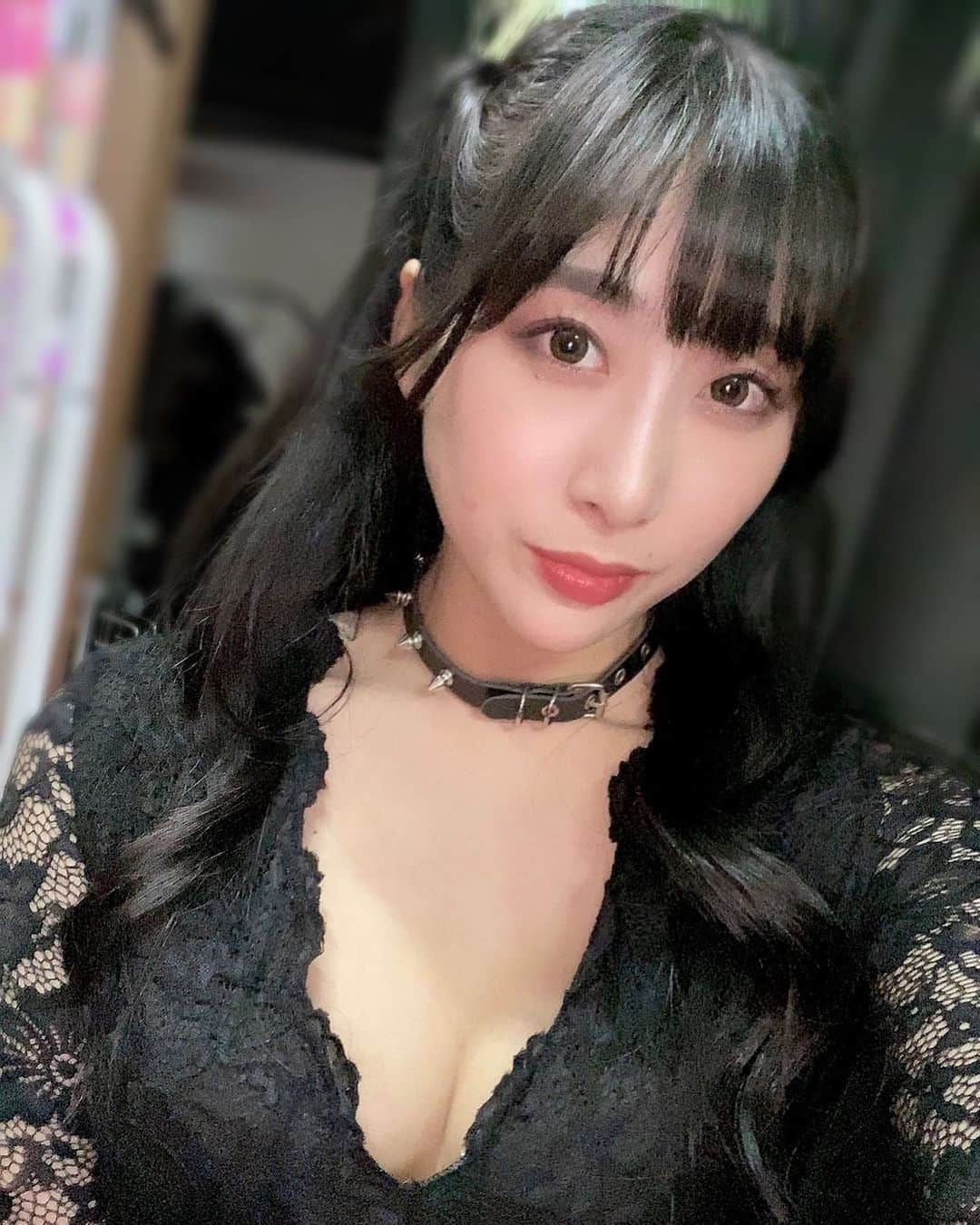 さゆりのインスタグラム：「⁡ この前出演したときの 大人ハーフツイン🥹❓ ⁡ たまにかわいい髪型したくなっちゃう大人です。 ⁡ 今日も頑張りましょ〜❤️ ⁡ ⁡ #burlesquetokyo #burlesque #バーレスク東京 #バーレスク #六本木 #roppongi #showdancer #showgirl #dancer #ショーダンサー #黒髪 #黒髪女子 #黒髪ロング #ロングヘア #艶髪 #ハーフツイン #ヘアメイク #ヘアメ #cosplay #instagood  #感謝 #お姉さん #portrait #写真好きな人と繋がりたい #asiangirls #japanesegirl」