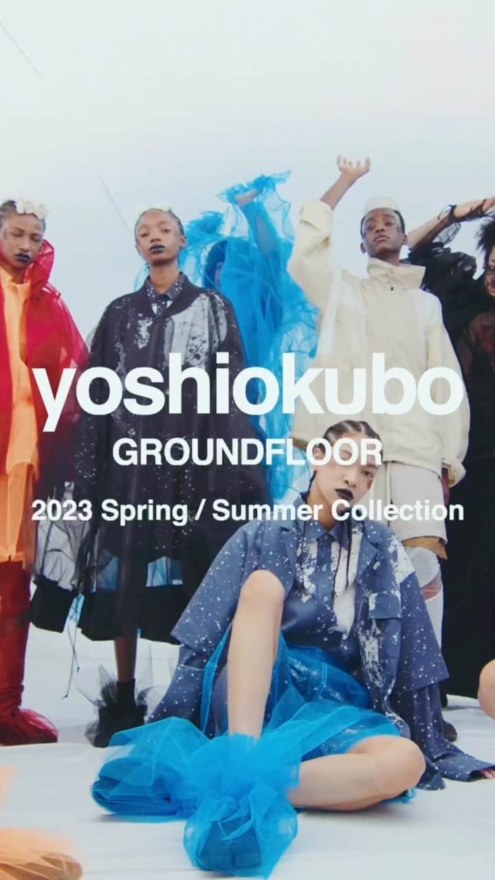 のインスタグラム：「⁡ 23年春夏コレクションの商品展開が始まりました。 2/10(金) 20:00 新作入荷予定！ ⁡ yoshiokubo Spring / Summer 2023  2023年春夏のシーズンテーマは「HITODAMA（人魂）」。 透かし彫りや組子といった日本古来の「透ける技法」に着想を得たテクニックや、カラフルで透明感のあるテキスタイルを駆使して昇華された洋服が揃う。  ⁡ Film director @koheiigarashi_ ⁡ Director @junyayamada2012 Artistic Director @mitershinichi Soundtrack @licaxxx1 Hair& Makeup& Headpieces @masayoshiokudaira @masayoshiokudairahead ⁡ #yoshiokubo #thinkbeforwear #ヨシオクボ #ykgf #pfw #yoshiokubo23ss」