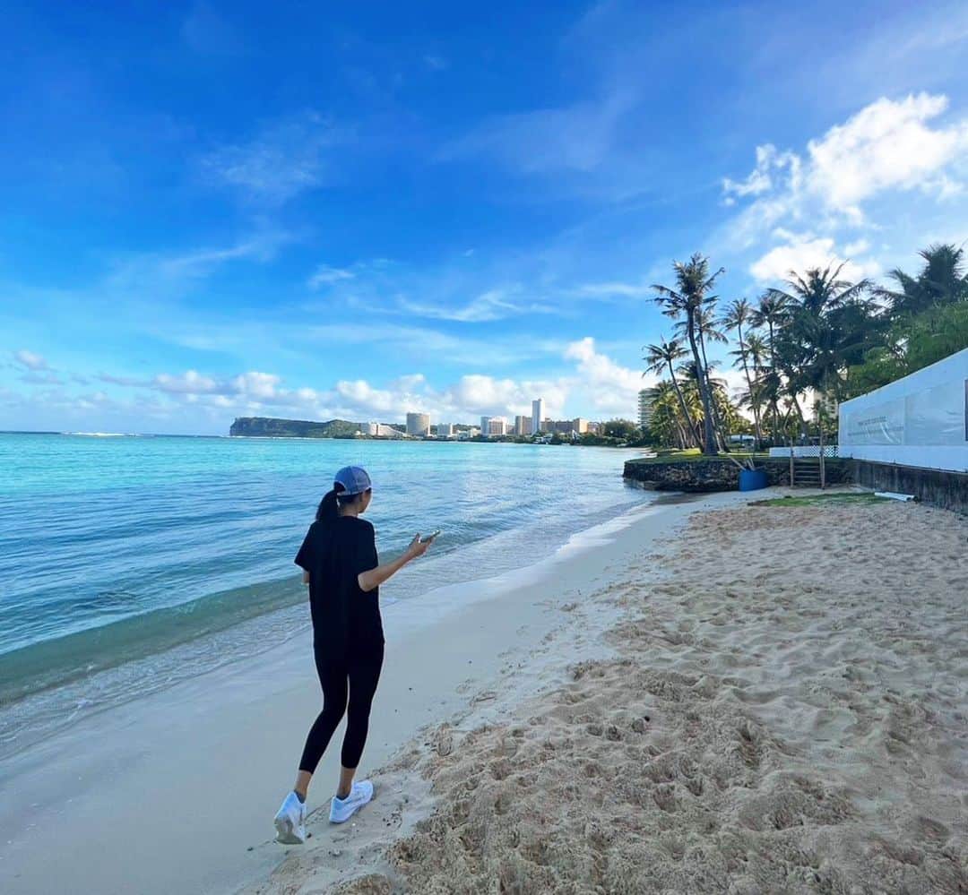 伊藤しほ乃のインスタグラム：「It’s a beautiful day☀️ I like running because I can clear my head after a good run. It feels good.🫶 . . If I don't use English, I lose it!!  I write in my diary every day. @utss_english  日々英語の日記をつけてくださいと先生に言われて書いてますが本当に使わないと忘れちゃう。とゆうかただですら私覚えがめちゃくちゃ悪いんですよ。ほんと大変すぎます。笑 だからインスタにも謎な英語がちょいちょい入ってるけどよろしくね笑 日本人はいろいろと気にする人が多いけど、私は間違っててもとくに気にしません！！笑🤣」