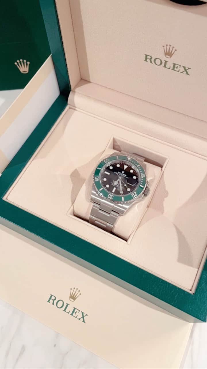 柴田翔平のインスタグラム：「👑👑👑 YouTubeも見てね🍾 https://youtube.com/@user-pg3gm1sh9m  Rolex Submariner Date #rolex #submariner #ロレックス #ロレックスサブマリーナ」