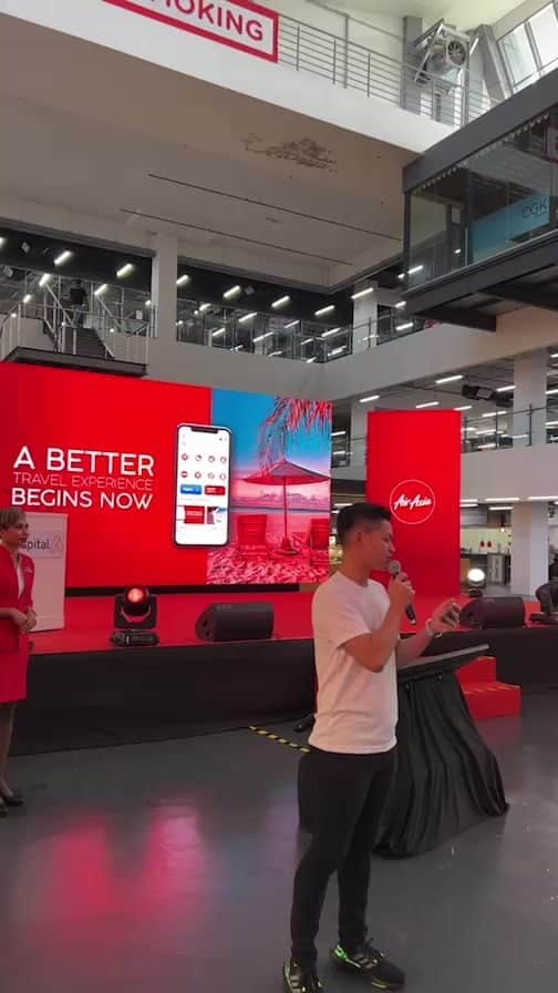 のインスタグラム：「AVA is out! Ask Bo instead! #airasia #flyairasia #askbo」