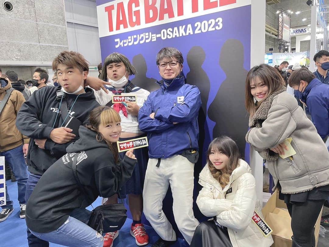 彼方茜香のインスタグラム：「ワイワイ♥ フィッシングショーOSAKA @h.f.o.waiwai.fishing  「ワイワイ釣らせてもらいます」のロケにガイド役として出演してきました!! ちなみに2月14日(火)25:00〜の横浜でのフィッシングショーにもチラッと出てソルパラTVの宣伝させていただいたのでご覧下さい·͜·   #フィッシングショー大阪   #相変わらず賑わってたね  #ゲリラ参戦   #チバテレビ」