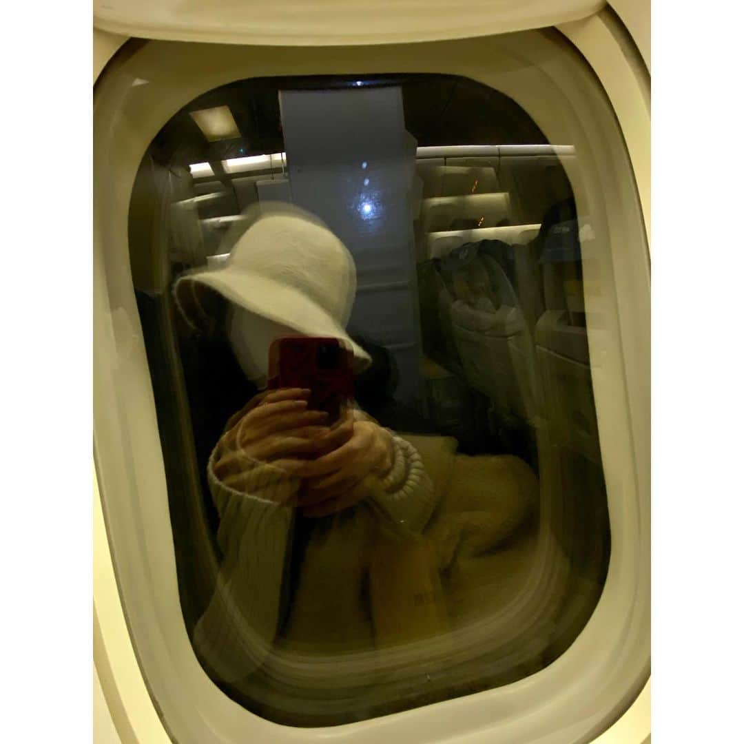 大島璃音のインスタグラム：「✈︎  北海道、雪まつり行ってきました〜！ InstagramやTwitterで写真載せていきますね❄️  帰りのフライトでは、 お月様がとても綺麗に見えました🌕」