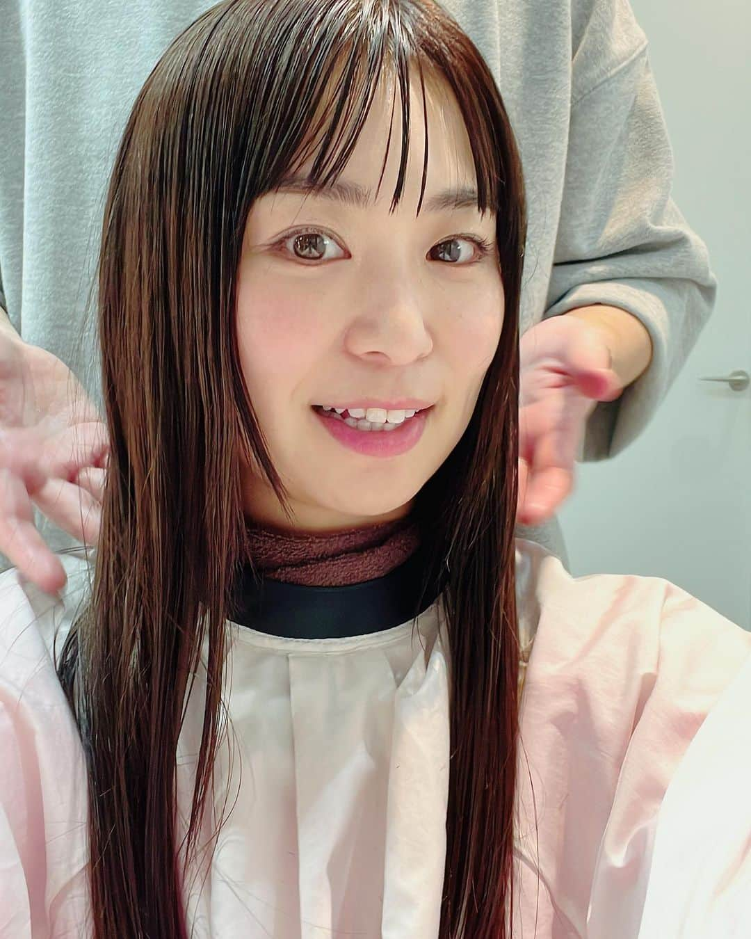 佐藤弥生さんのインスタグラム写真 - (佐藤弥生Instagram)「久々の美容室💇🏻‍♀️♪ ・ 後ろ髪を7.8cm切りました！ 前髪も結構短めにカット✂️ カラーはホワイトパールっていう青紫系でいつものように暗め💓 ・ 前髪や少しウェッティーなスタイリングが相まって少し個性的な仕上がりになりました♡ ・ めっちゃ気に入ってます💓 #ヘアカット #ヘアカラー #美容室 #春支度」2月8日 12時39分 - sato__yayoi