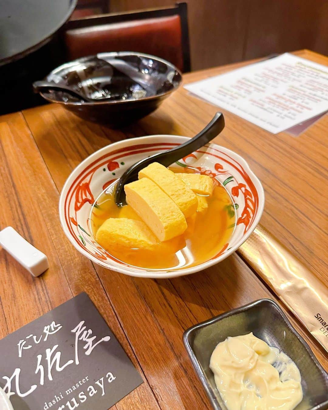 高橋理洋のインスタグラム：「だし処丸佐家 鰹出汁がきいてて 美味しく日本レベル。 かなり食べてしまった。  ただ、しゃぶしゃぶが 時間終わってて食べれなかった。 残念。😞  川沿いにあって 気候もいい感じだったので 軽く散歩した。🙂  @marusaya_singapore   #高橋理洋 #シンガポール #シンガポール旅行 #marusayasingapore  #シンガポールグルメ #リヨログ  #gaac2」