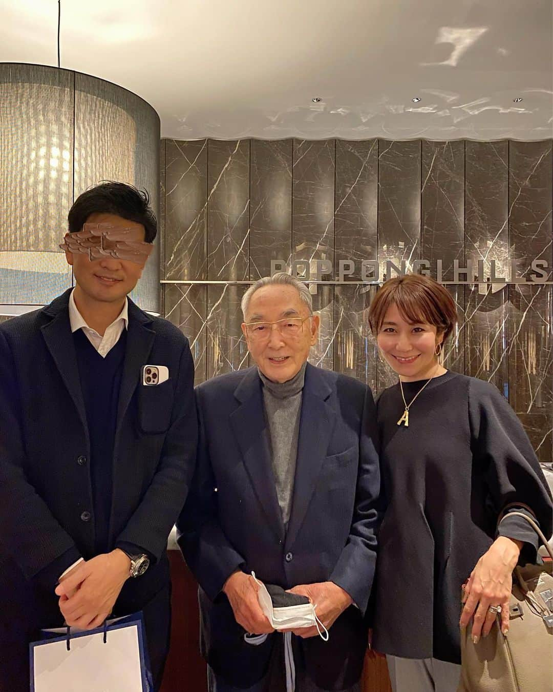 森上亜希子さんのインスタグラム写真 - (森上亜希子Instagram)「選手時代に本当にお世話になり、私達の結婚式の時に乾杯のご挨拶をお願いした盛田会長（現日本テニス協会名誉会長）にお時間を頂戴し夫婦でお食事をご一緒させて頂きました。  フェドカップ（現BJK Cup）の時はアルゼンチンまで応援に来て下さったり、お部屋には必ずメッセージ付きのお花をご用意して下さり、いつもどんな時も笑顔で全力で応援して下さいました。  主人も色々なお話を伺い改めて感銘を受けておりました。 主人の話しも笑顔で聞いて下さり、またアドバイスも頂いたり本当に貴重な時間でした。  盛田会長、とっても楽しい時間をありがとうございました！  #tennis #テニス #盛田正明 さん #感謝 #幸せ #tennisplayer #世界の #sony」2月8日 22時51分 - akiko_morigami