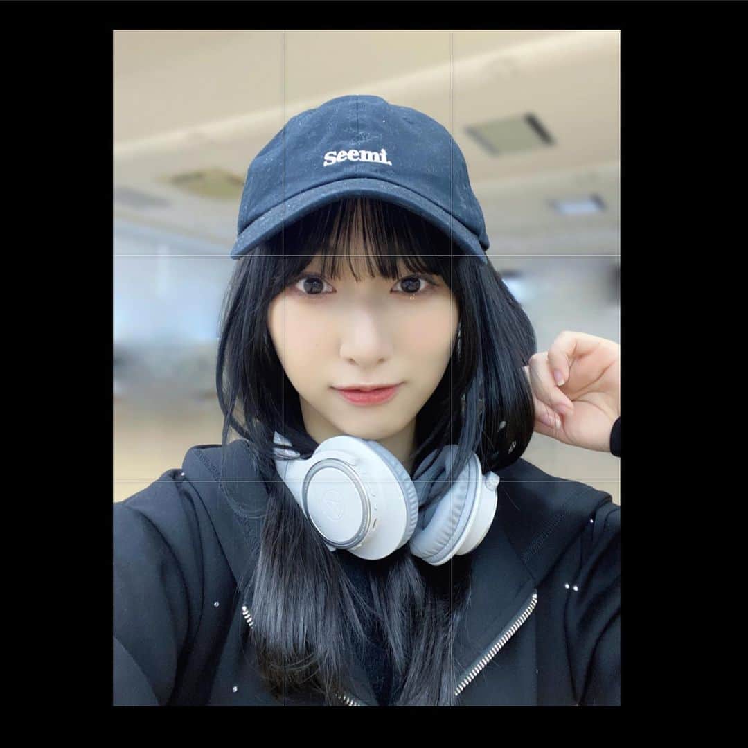 蟹沢萌子さんのインスタグラム写真 - (蟹沢萌子Instagram)「-  🌛いつの日かの私!  ﾓﾌﾓﾌのバケハの横に置いてたら ﾓﾌﾓﾌが沢山キャップについてしまいました🧢 (このあと取りました🧢ﾓﾌﾓﾌ)」2月8日 23時04分 - kanisawa_moeko_