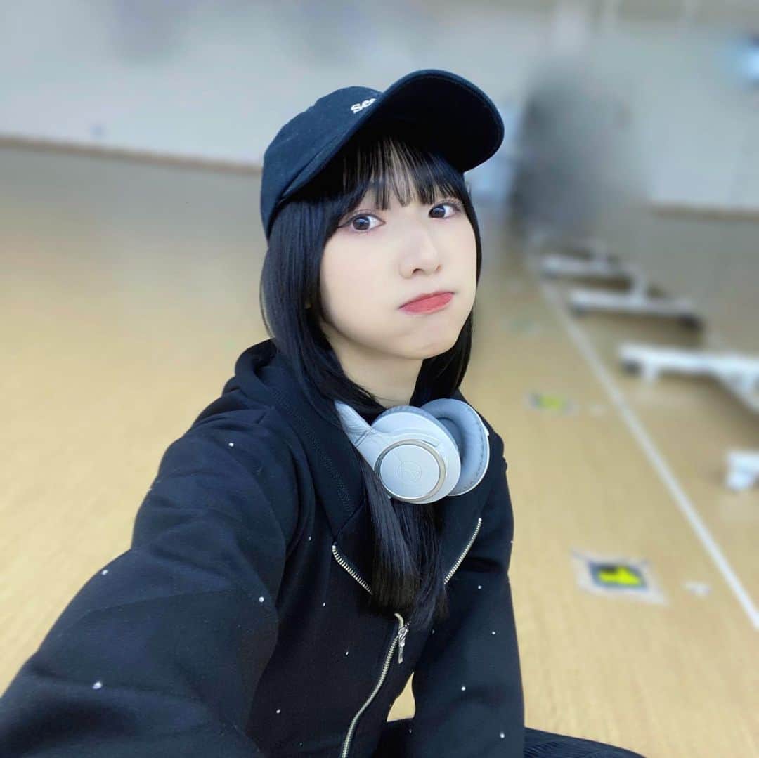 蟹沢萌子さんのインスタグラム写真 - (蟹沢萌子Instagram)「-  🌛いつの日かの私!  ﾓﾌﾓﾌのバケハの横に置いてたら ﾓﾌﾓﾌが沢山キャップについてしまいました🧢 (このあと取りました🧢ﾓﾌﾓﾌ)」2月8日 23時04分 - kanisawa_moeko_