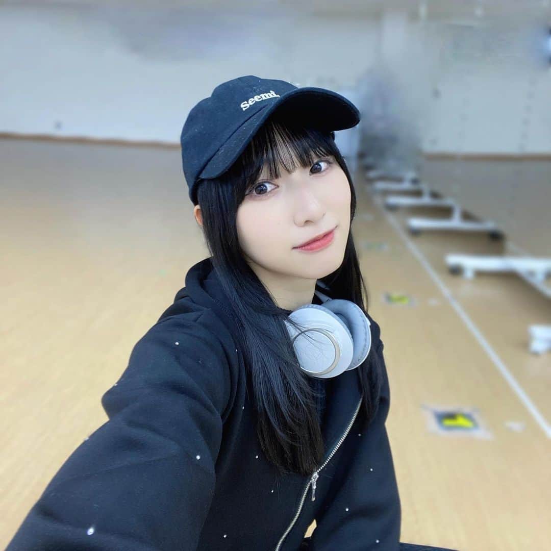 蟹沢萌子さんのインスタグラム写真 - (蟹沢萌子Instagram)「-  🌛いつの日かの私!  ﾓﾌﾓﾌのバケハの横に置いてたら ﾓﾌﾓﾌが沢山キャップについてしまいました🧢 (このあと取りました🧢ﾓﾌﾓﾌ)」2月8日 23時04分 - kanisawa_moeko_