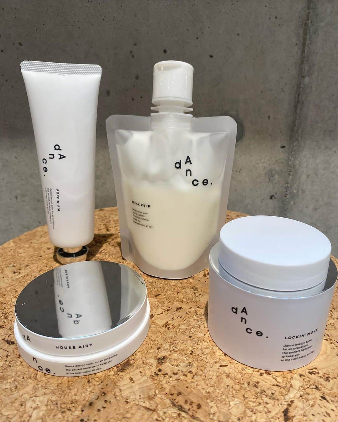 土田瑠美さんのインスタグラム写真 - (土田瑠美Instagram)「Rula オンラインストア SALON’s MARKET  トレンドのアイテムや情報が随時発信されておりますので 是非ご覧ください✨  会員ご登録は投稿内のQRコード、 top画URLよりのSALONS MARKET のリンクより会員ご登録、 又は 私のInstagramトップ画の ストーリーズアーカイブ"online store"に 会員登録URLを貼り付けておりますのでそちらをご利用ください☺️  既にストーリーズをご覧頂いて 全国の沢山の皆様に会員ご登録、ご購入頂き 誠にありがとうございます🙇‍♀️  人気の sinnpureteやdanceのヘアケアアイテム等 今後も又おすすめのアイテムがありましたら随時ご紹介したいと思います☺️✨」2月8日 15時10分 - ru0711