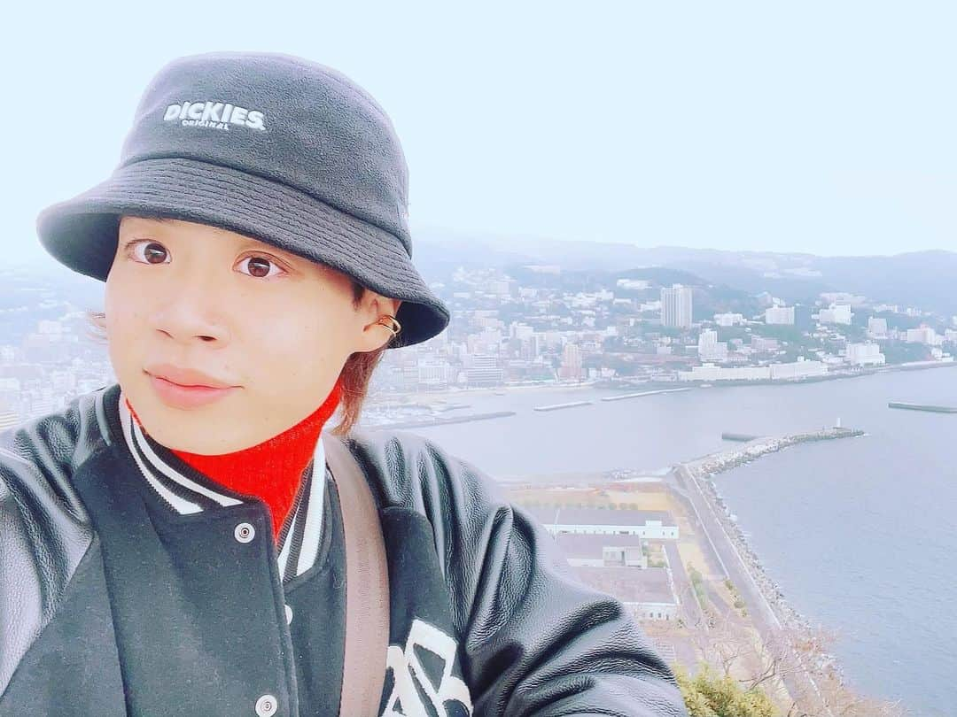 YOMAさんのインスタグラム写真 - (YOMAInstagram)「弾丸日帰り熱海✨冬でも最高！ #熱海 #秘宝館 #熱海サンビーチ #熱海桜 #photo #ぶらり #ひとり旅 #斬波 #yoma #フォロー大歓迎」2月8日 15時15分 - yoma_zanpa