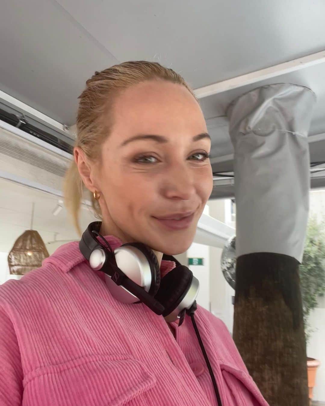 エミリー・スコットのインスタグラム：「🌼 lately」