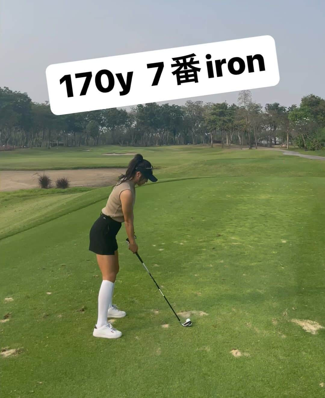 あやののインスタグラム：「良く飛距離のバグって言われます❤️  使用クラブ HONMA NX BERES 7番iron シャフト　VIZARD for NX45  wear  トップス　@emahnoah_official  パンツ　　@muta__official   #golf #golfswing #golfwear  #ゴルフ#ゴルフ女子　#ゴルフウエア #골프웨어#골프#골프패션 #골프스윙」