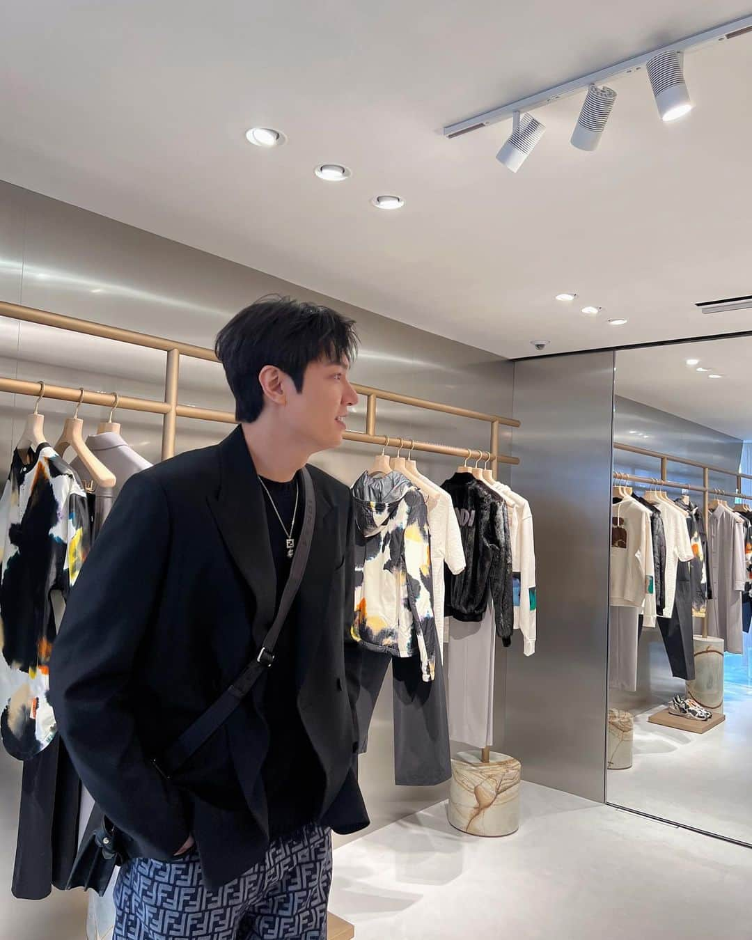 イ・ミンホさんのインスタグラム写真 - (イ・ミンホInstagram)「@fendi day」2月8日 17時24分 - actorleeminho