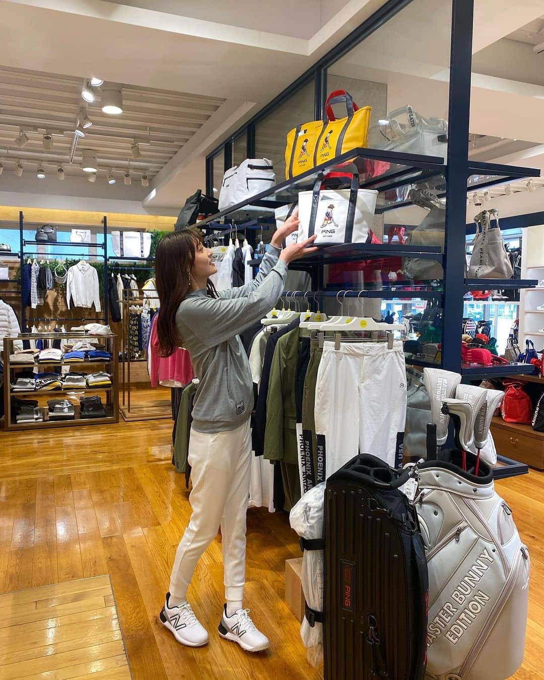 のインスタグラム：「３コマ💃🏻💃🏻 スワイプしてみてね〜〜  今日は#PING GOLF 120 season3 新メンバーでいよいよ始動！！！ 春夏最新コーデ編です🫡  検索して是非ご覧ください！！！  https://youtu.be/KZsp-Q-Z6UY  #pingapparel #golf120 #ping活 #golf120 #ピンゴルフ  #ゴルフ女子 #ゴルフコーデ」