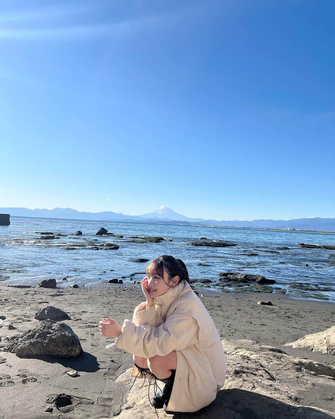 Hinataのインスタグラム：「江ノ島行った時の！  海綺麗だった❤︎」