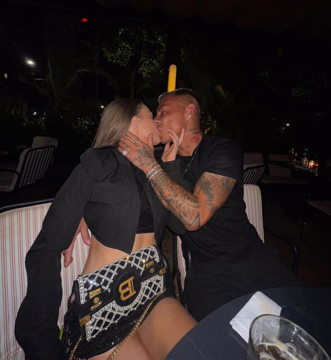 エドゥアルド・バルガスのインスタグラム：「Tudo é melhor com você . Te amo 🤍  Obrigada Deus por estar nos proporcionando uma vida nos seus caminhos 🤍」