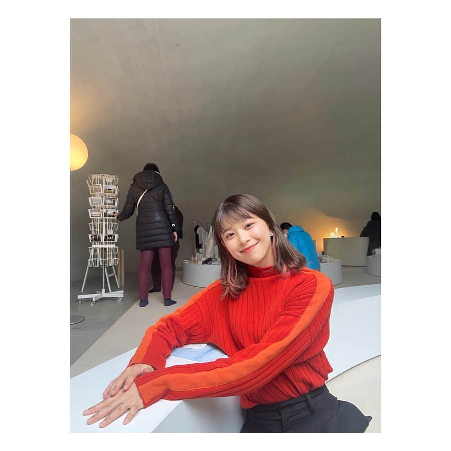 山本里咲のインスタグラム：「☺︎ 写真は関係ありませんが、、  今日は父と、ラーゲリより愛をこめて を観てきました🎞  実話に基づいたお話ということで、 こんなことが実際にあったとはあまりにも想像し難い 過酷さ、残酷さに言葉を失いました  希望を持つことが限りなく不可能に近いとも思える状況の中で、 ただ希望を信じ、家族を思い続ける人々の心が描写される度、 涙が出てきて止まりませんでした (中盤から終盤にかけてほぼずっとです..)  すごく考えさせられる映画でした 心の底から、観てよかったと思いました  日々、家族や友人と当たり前に会えること 健康に過ごせることに改めて感謝したいです😌🤲 #ラーゲリより愛を込めて」