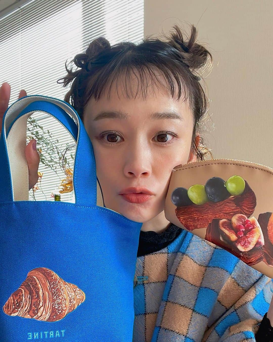 山野ゆりさんのインスタグラム写真 - (山野ゆりInstagram)「🍞🥖🥐🫶  @tartinebakeryseoul で買ったエコバックと 監修させてもらっている @eteco_bread  @libra.cue_official のデニッシュポーチ♡♡♡  パンの楽しみは食べるだけじゃない🫶」2月8日 19時08分 - yuri.yamano