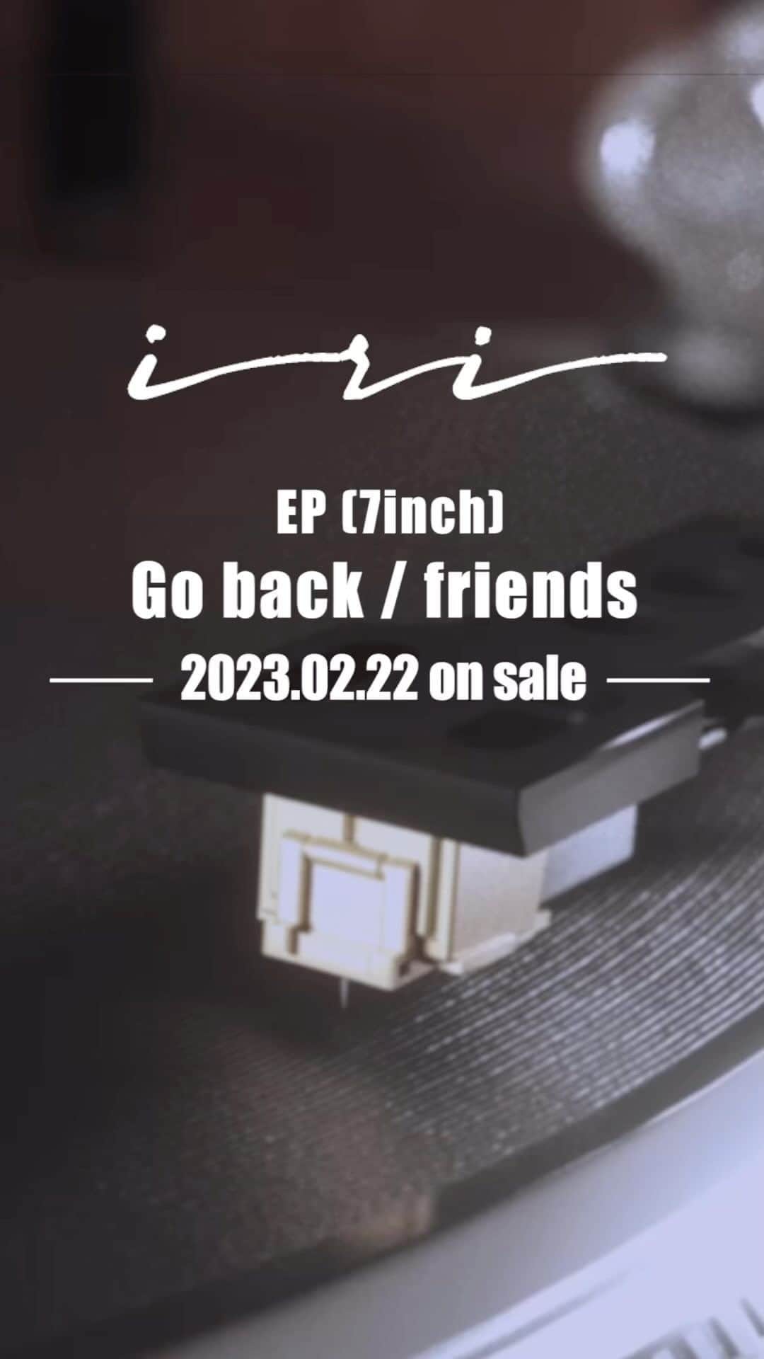 iriのインスタグラム：「2/22(水)リリース「Go back / friends」 アナログ盤と共に配信リリースも決定！  さらに #AppleMusic / #Spotify 事前ライブラリ追加キャンペーン開催！  ぜひチェックしてください❤️‍🔥」