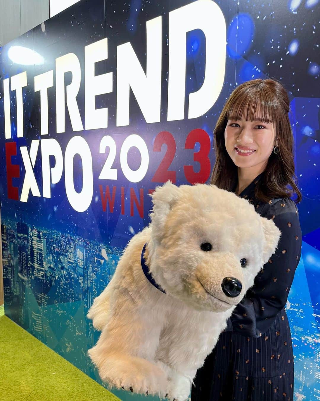 釜井美由紀さんのインスタグラム写真 - (釜井美由紀Instagram)「ITトレンドEXPO 2023 winter💙 ⁡ 昨年夏に続き、MCとして参加させていただいています✨ 今回はwinterということで シロクマちゃんが出迎えてくれました♡🐻‍❄️ ⁡ 残り２日間もよろしくお願いします☃️ ⁡ #itトレンドexpo #オンラインイベント #オンライン展示会 #tbsスパークル #アナウンサー #フリーアナウンサー #mc」2月8日 19時34分 - miyuki.kamai