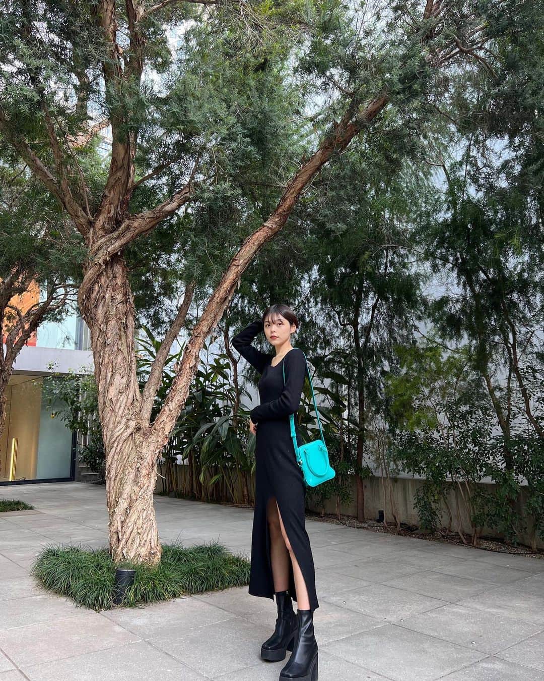 川田明日未のインスタグラム：「お友達とランチした時の🍕  最近お気に入りのワンピース👗 お昼暖かくてアウターなくても歩けて嬉しかったけど、、、花粉、くるな〜！  #表参道」
