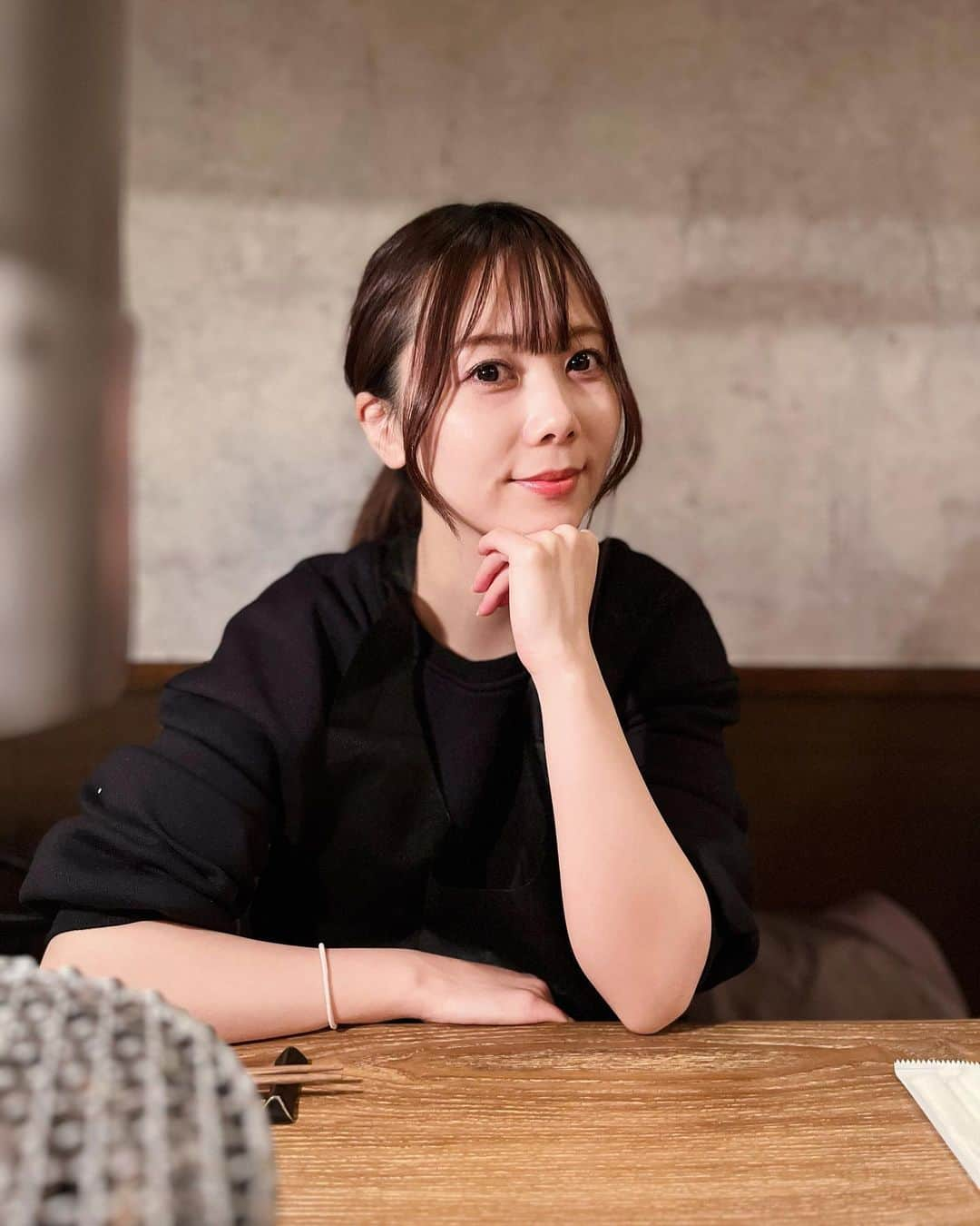 西村季里子のインスタグラム：「・  仕事終わりの焼き肉最高🥩  ※罪悪感を払拭するために 次の日朝からジムトレしました偉すぎ  #ダイエットは明日から #ダイエット#ジム#ジムトレ #筋トレ#焼き肉#食べ納め」