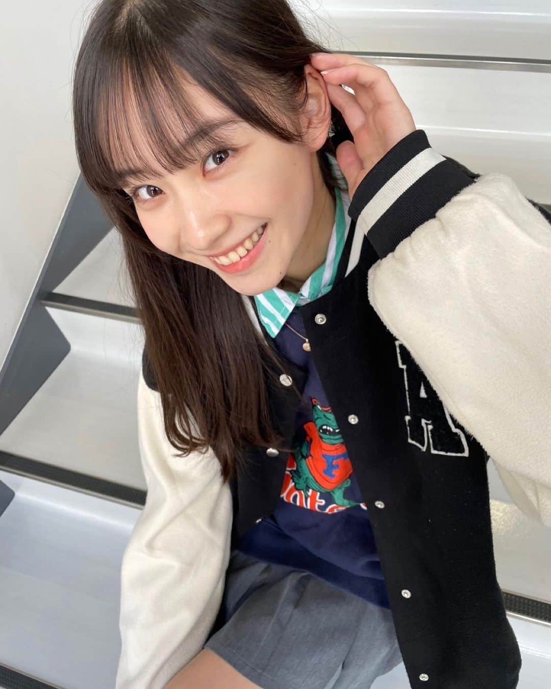 太田雫のインスタグラム：「・ TikTok始めました！！ ・ IDは 「_shizuku12」です😽 ・ ・ これからいろんな投稿をしていこうと思うので、TikTokもぜひ見てください💞 ・ ・ ・ #ニコラ#太田雫 #TikTok#他撮り#ootd」