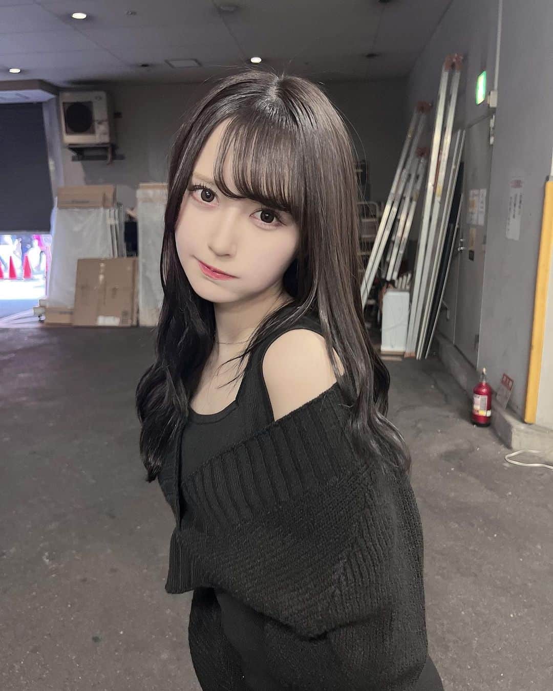 山本望叶のインスタグラム：「むぅ(｡･･｡)  #ootd #code #コーデ #ブラックコーデ #モノトーンコーデ #ロングブーツ #emoda」