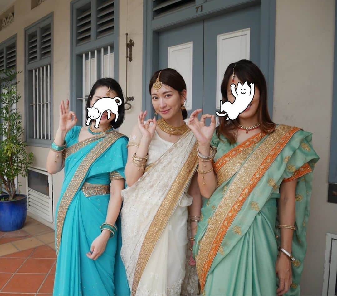 井端珠里のインスタグラム：「仲良しのお友達ふたり☺️ シンガポールで妊婦の時に出会って、1週間の間に皆出産し、コロナ禍、日本の家族に会えない中初めての育児を共に支え合いながら乗り越えた戦友たち🥲  思い出作りに人気なサリー体験してきました🥻」