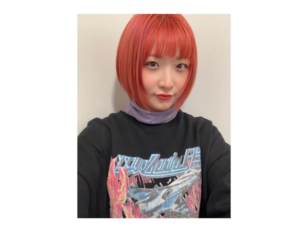 都乃さんのインスタグラム写真 - (都乃Instagram)「Hair Done💇🏻‍♀️ 実は美容院行くの4ヶ月くらいぶりで、セルフカラーで生き延びてた色ムラおばけ👻だったのを、  恵比寿にあるastarの大矢さん（@astar_styleoya)さんが救済してくれた。。😭  コーラルピンクになりました💖  家帰ってきて自分で眉毛ブリーチしたのに、所定時間置いても全然まだ茶色。。💩なぜ。  自分の毛の強さに驚愕してる。笑 なのにこんな感じに色ムラなくできる大矢さん多分神の生まれ変わりだと思うすごい。。😳💭  #コーラルピンク #コーラルピンクヘア #ハイトーンヘア #コーラルピンクボブ #coralpinkhair #SATONO #TONO #astar」2月8日 20時54分 - tonomotono
