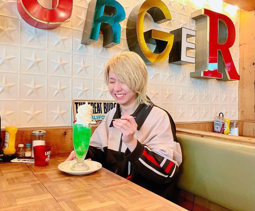 藤澤涼架のインスタグラム：「こないだの📸🍔🍹  #りょうちゃんのランチ🍴 #tokyolunch #foodie」