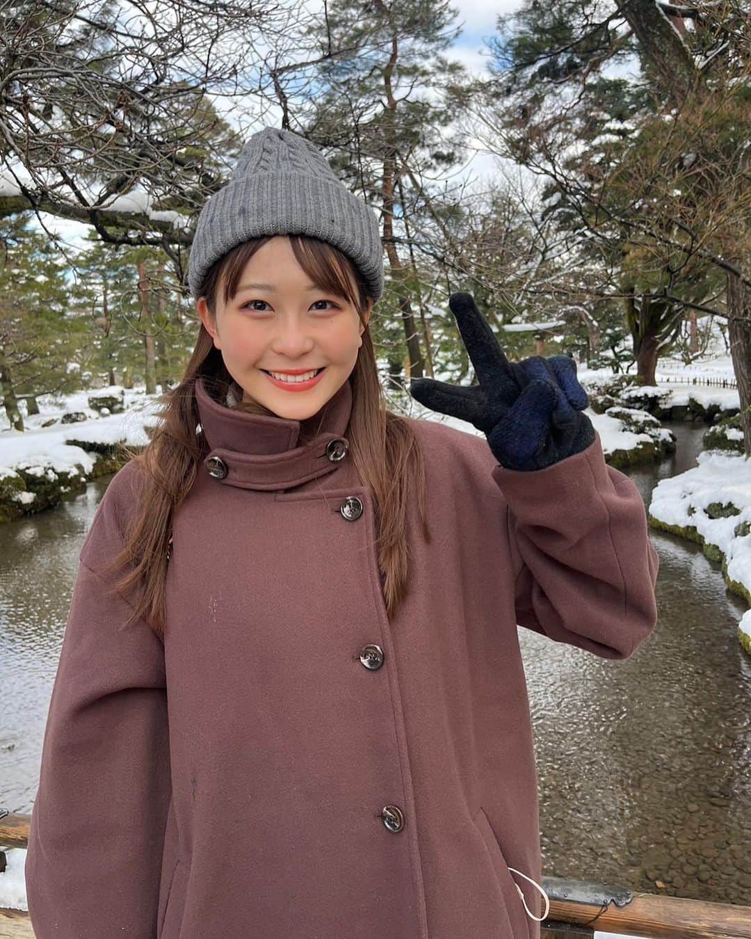 藤田愛理のインスタグラム：「・ 家族旅行で石川へ☃️ #石川県#金沢#兼六園#雪#どんぐり頭#にこにこ」