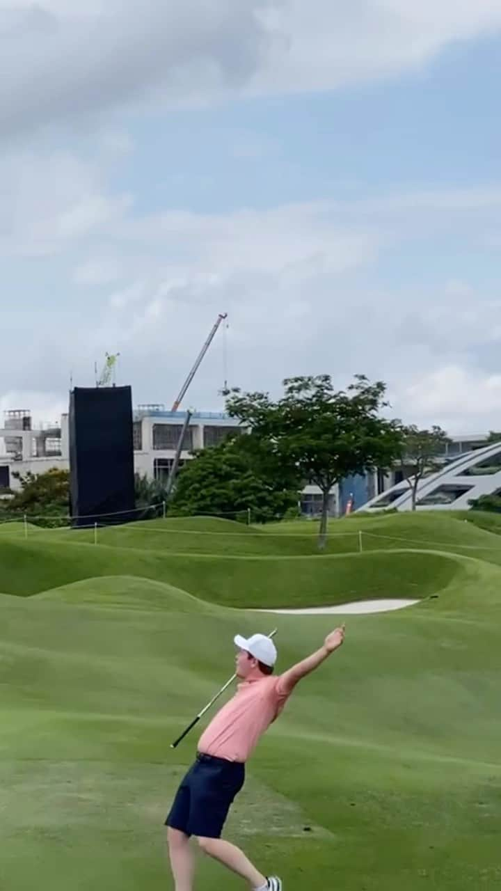 ロバート・マッキンタイアのインスタグラム：「Good fun in the pro am today 😂 #woohooo #singaporeclassic」