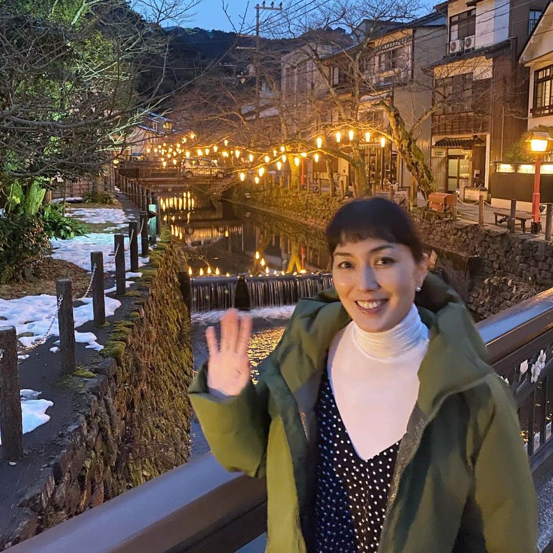 板谷由夏 のインスタグラム：「城崎温泉にお邪魔しました。 大好きな城崎。再訪できて嬉しい。 人はいいし、ご飯美味しいし、温泉最高だし。 様々な友人たちが何気に城崎に絡んでるのが、またいい。 お仕事でしたが、充電完了！ ありがとうございました😊」
