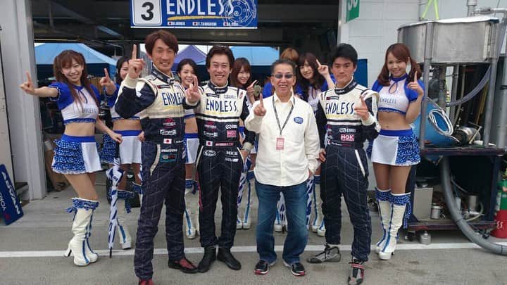 のインスタグラム：「たくさん怒られて。  たくさん悔しい思いをして。  たくさん相談に乗ってもらって。  たくさん教えていただいて。　  たくさん一緒に笑いました。  ENDLESSで、 会長の元で、 レースをすることが出来て、 本当に幸せでした。  会長に認めて貰えるよう、 これからも精進し続けます。  ありがとうございました。 まずは、ゆっくりおやすみください。」