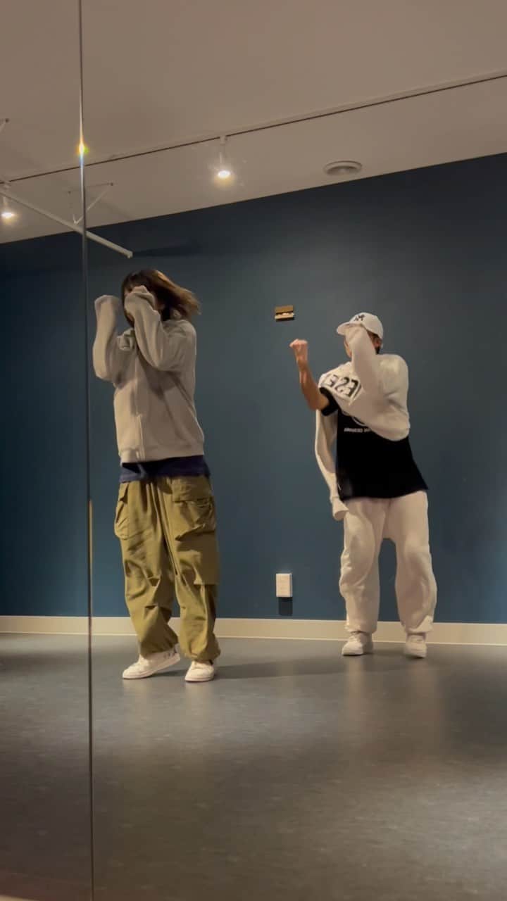 のインスタグラム：「⚡️⚡️⚡️ choreo" @kazthefire @kaita_the_hataboy  難しすぎます楽しすぎます🙈💭 #BBBチャレンジ」