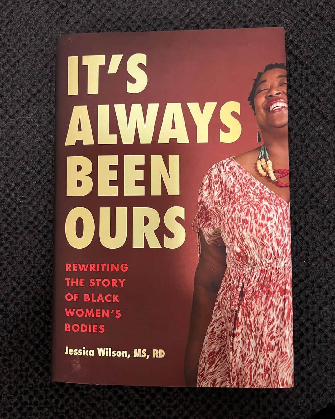 のインスタグラム：「@jessicawilson.msrd book #itsalwaysbeenours came out yesterday, and we got to talk about it and her work @greenlightbklyn .  This book is neither a diet book nor a self-help book.  In fact, it destroys them.  Jessica exists in conversation and relationship, so the very notion of individual solutions (help yourself?) for systemic problems is nonsense to her.  But I think her work will make you feel seen in a way you haven’t been, and get to the root of all the bull$hit. Also, on a personal note, my life would be so much less without her.  Just…less.  Less funny, less thoughtful, less of an adventure.  Trust me, you want a friend like this.  And she shares so much of herself and her work in this book that I promise you’ll get some of that magic. And your life will be better. Buy it now in the places you buy books!」