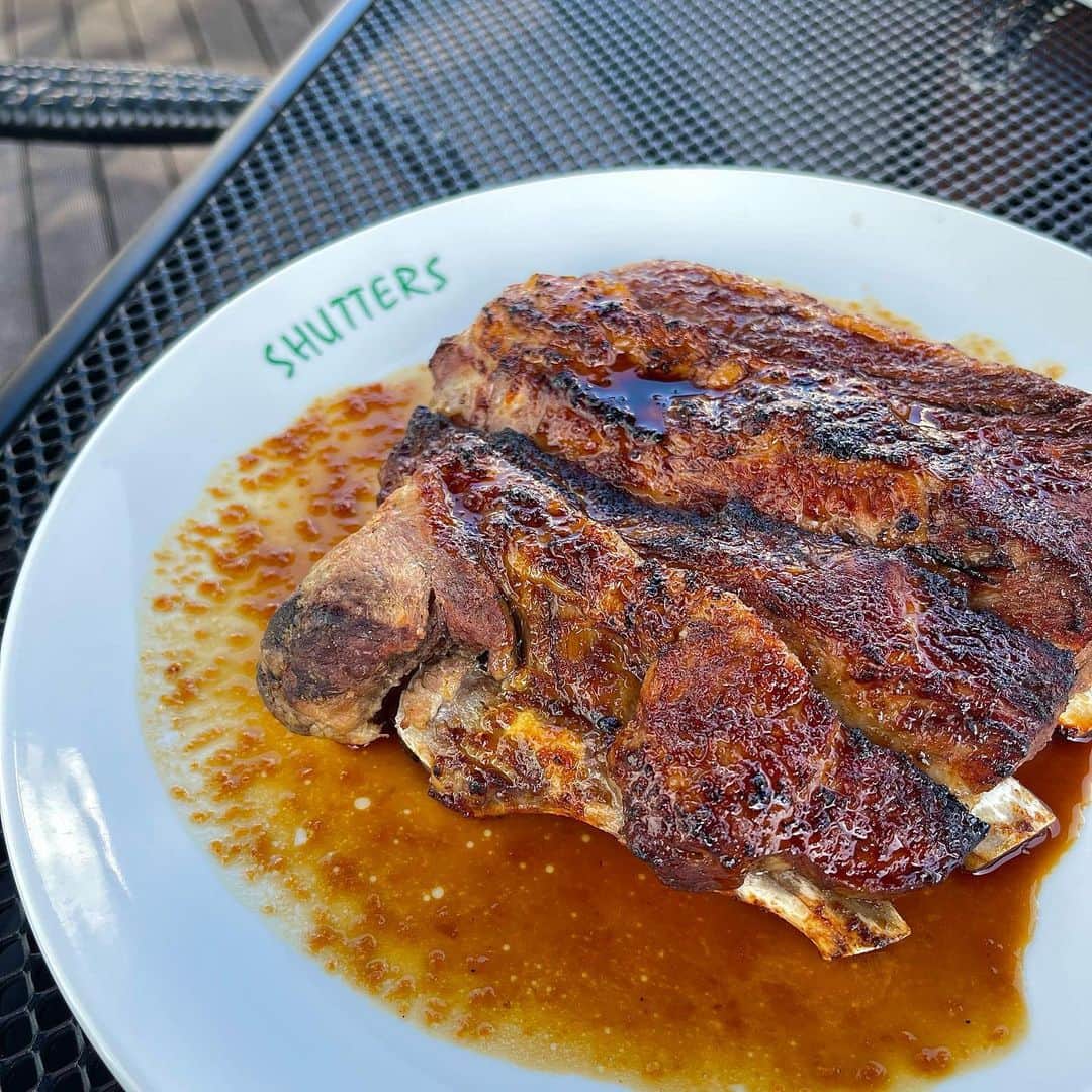 想乃さんのインスタグラム写真 - (想乃Instagram)「自由が丘でアップルパイとスペアリブ食べてめちゃ笑顔😬😬  ほろっほろに柔らかいスペアリブが美味しくて暴れて じゅわ〜っと温かいアップルパイに 冷たいバニラアイスが最高でまた暴れた🦍💞  東京駅にも新店舗オープンしたみたいだから 今度はそっちにも行ってみよ〜🐽  楽しい日曜日！！🫶🏻  #shutters #自由が丘 #自由が丘グルメ #シャッターズ #supported  #スペアリブ #アップルパイ」2月8日 21時40分 - sonoduly