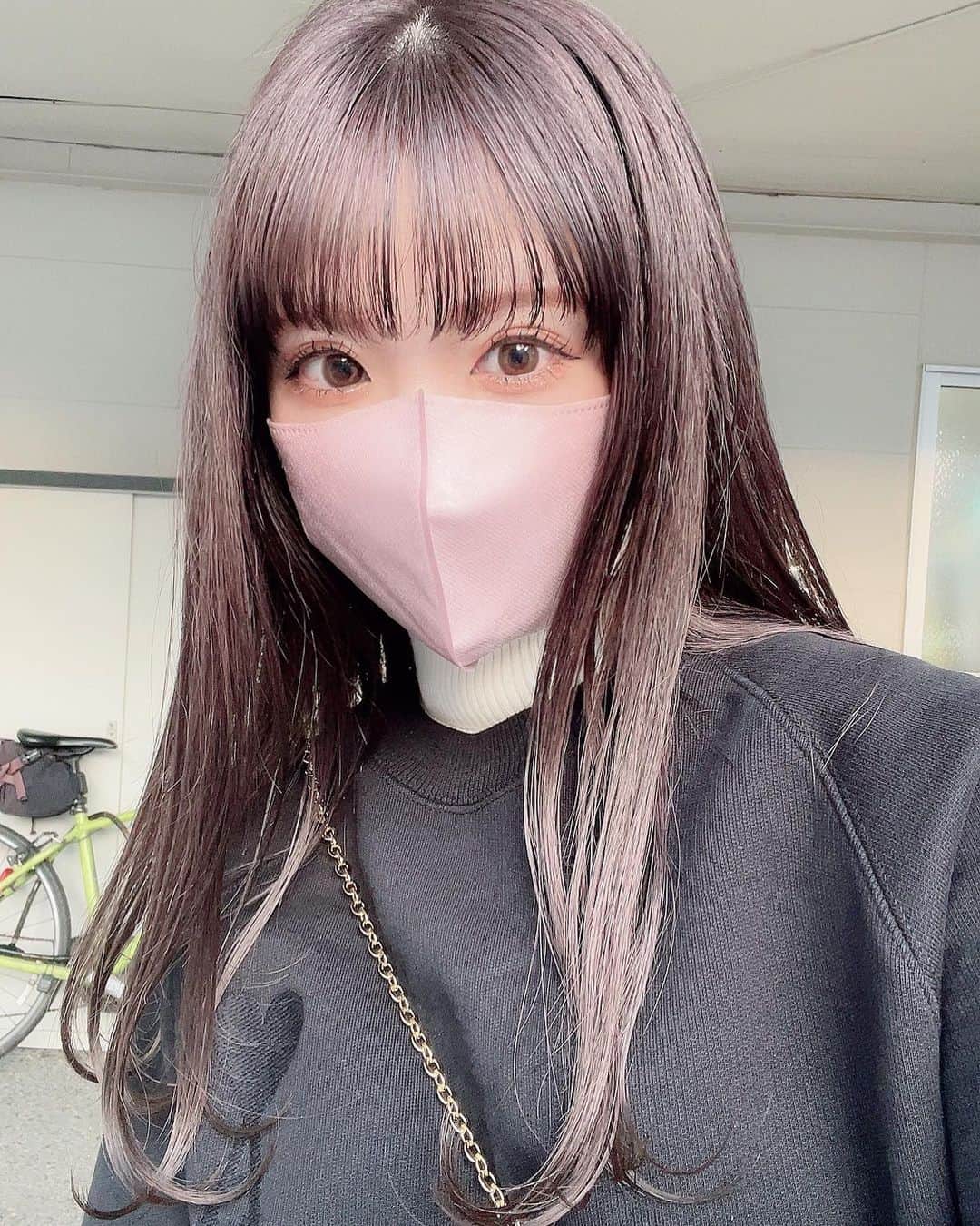 外薗葉月さんのインスタグラム写真 - (外薗葉月Instagram)「撮影があるので美容室に...💇🏻‍♀️ 明るい髪色はまたおあずけです☺︎  "いつもの色"ってお願いするくらいこの髪色が好き🌷 @truckin_shidayama  いつもありがとうございます✌︎  #hair #haircolor」2月8日 21時49分 - hazuki_hokazono