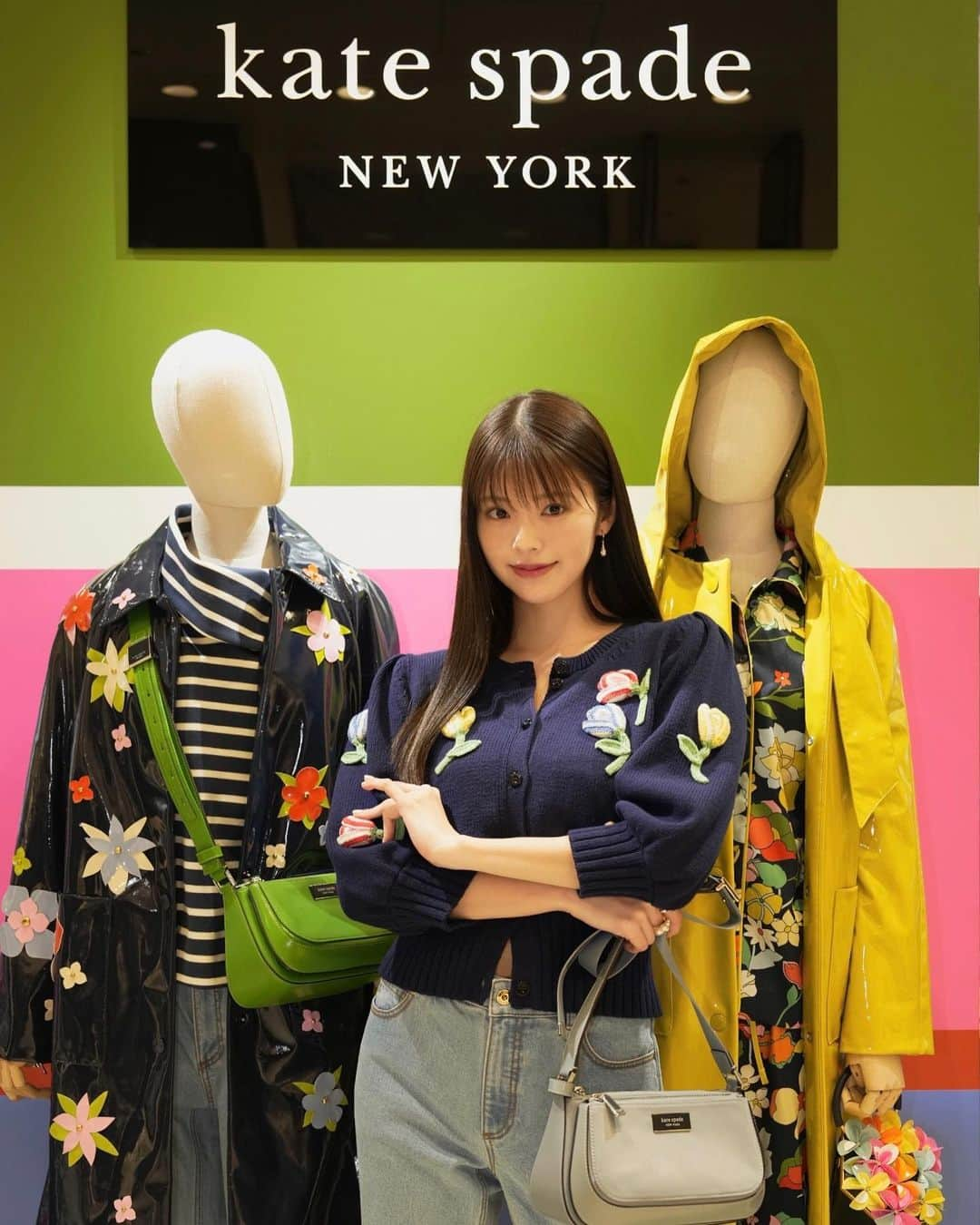 鈴木ゆうかのインスタグラム：「.  Kate Spade New York Spring 2023  Pop-Up Shop行ってまいりました♤  暖かい季節か待ち遠しくなる色鮮やかなフラワーや モップ犬が愛おしかったよ🐾  来場者特典やお買い物特典もあるそうなので 皆様ぜひ行ってみてね！  伊勢丹新宿店 本館1階 期間：2月8日〜2月21日  #katespadejapan  #ケイトスペードアドベンチャー  #サムアイコン」